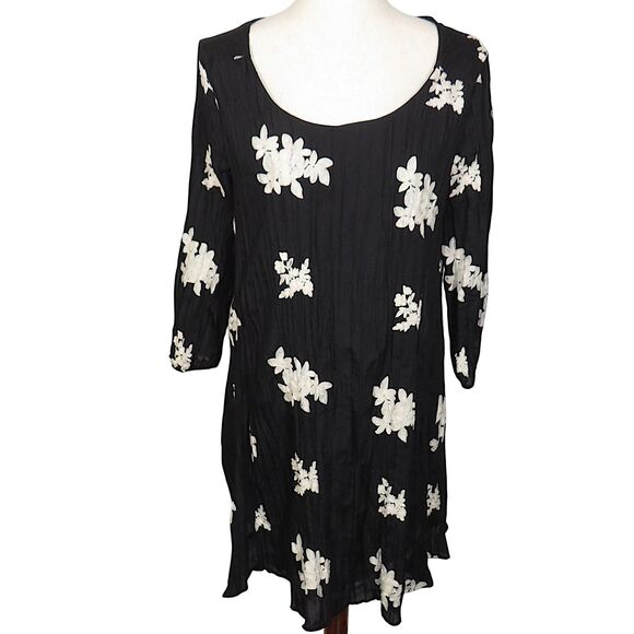 Indication Dresses & Skirts - Indication Black Floral Embroidered Crinkle Fabric Dress Size Small